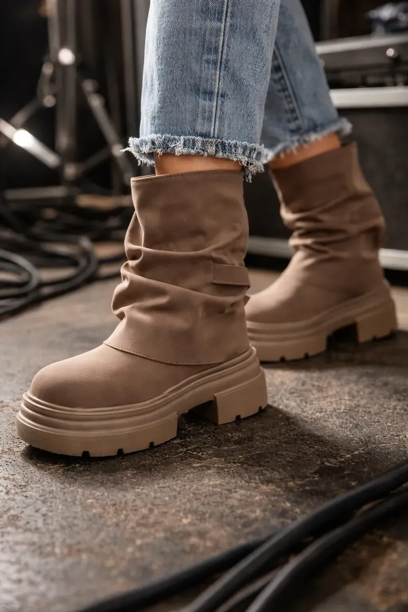 Bota Mujer Caña Media Fruncida Plataforma Cómoda