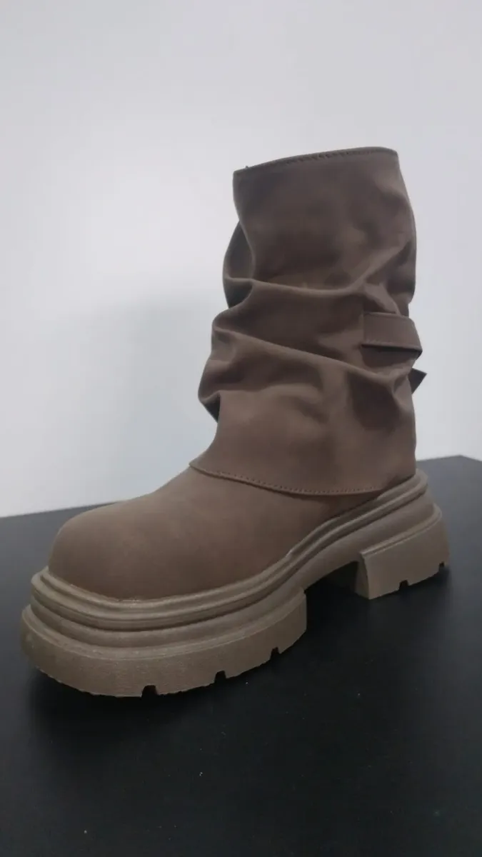 Bota Mujer Caña Media Fruncida Plataforma Cómoda - Imagen 4